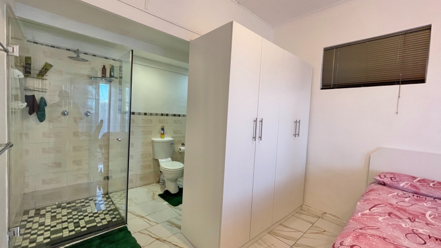 4 Bedroom Property for Sale in Gordons Bay Central Western Cape